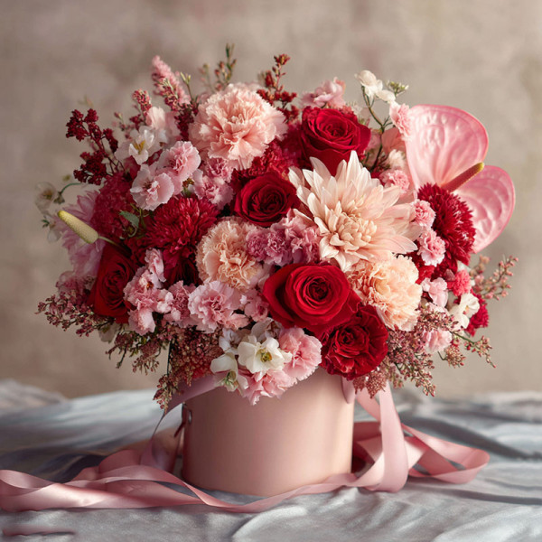 「蜜語玫年」— 玫瑰與康乃馨的春日詩​​