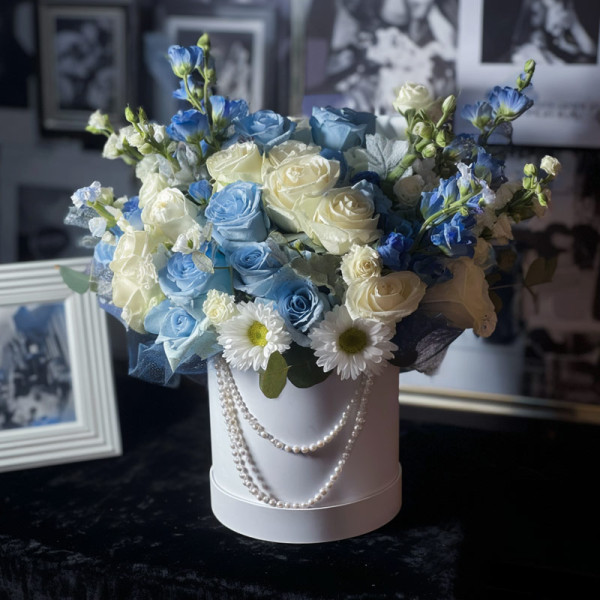 「雲海藍調」— 藍玫瑰與珍珠的月光詩​